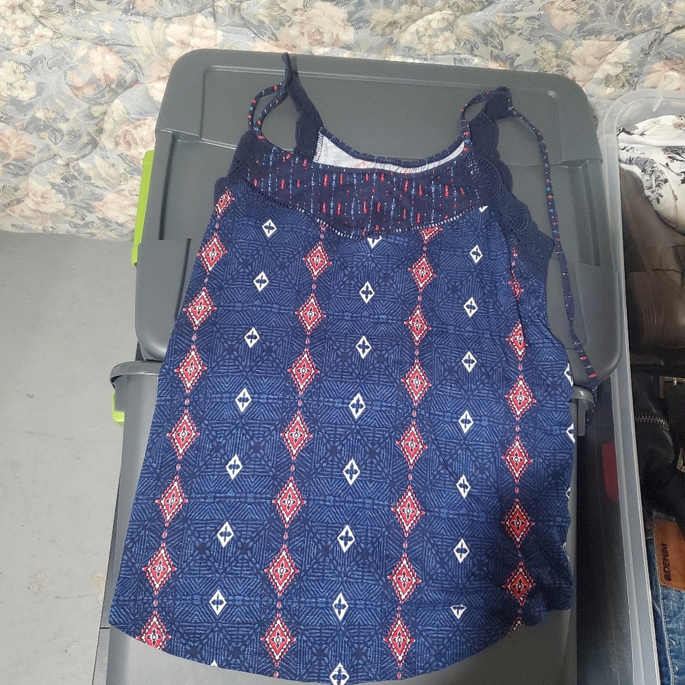 Flowy Tank